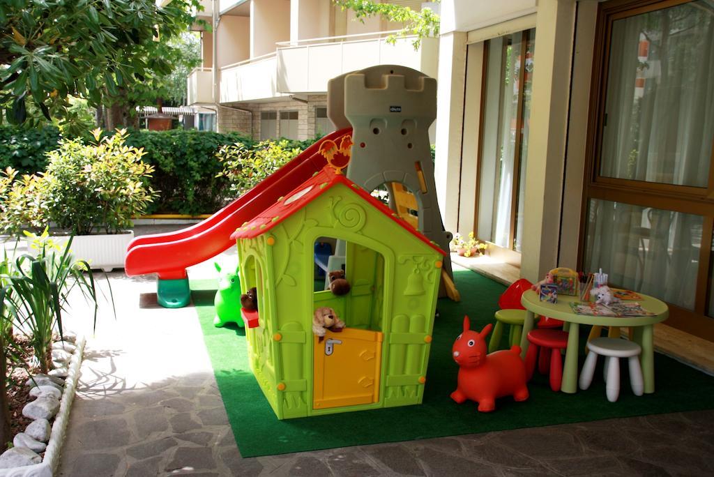 Hotel Astrid Cervia Extérieur photo