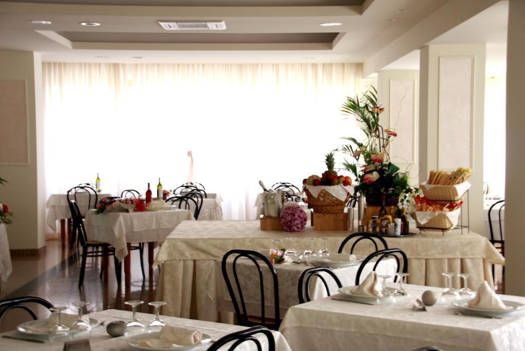 Hotel Astrid Cervia Extérieur photo