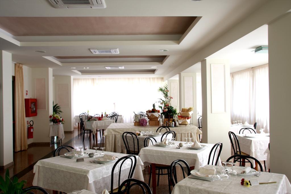Hotel Astrid Cervia Extérieur photo
